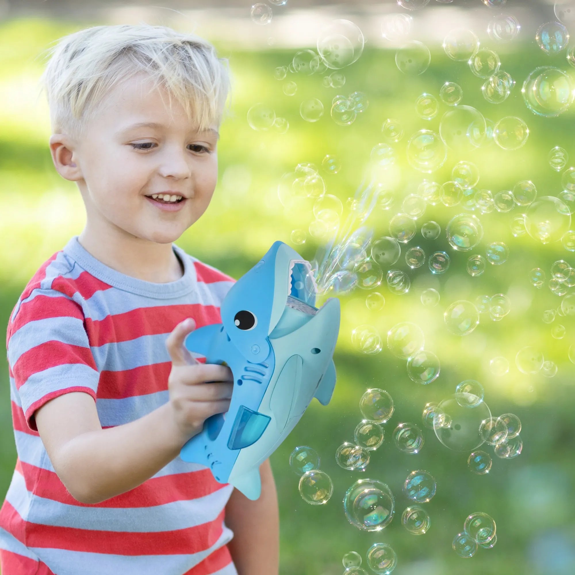 Maxx Bubbles - Handheld Shark Bubbler - The Toy Station