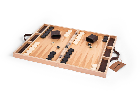 Planet Finska, Giant Backgammon