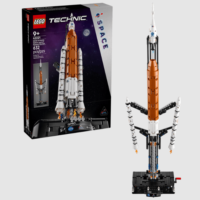 42221 NASA Artemis Space Launch System Rocket